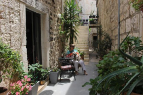 Street Garden Apartment